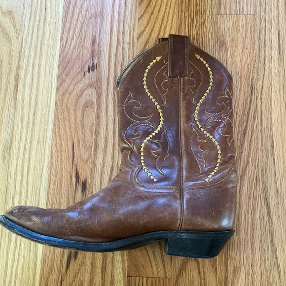 Justin’s women’s authentic brown leather cowboy boots. Size 8. Worn condition. - Picture 2 of 7